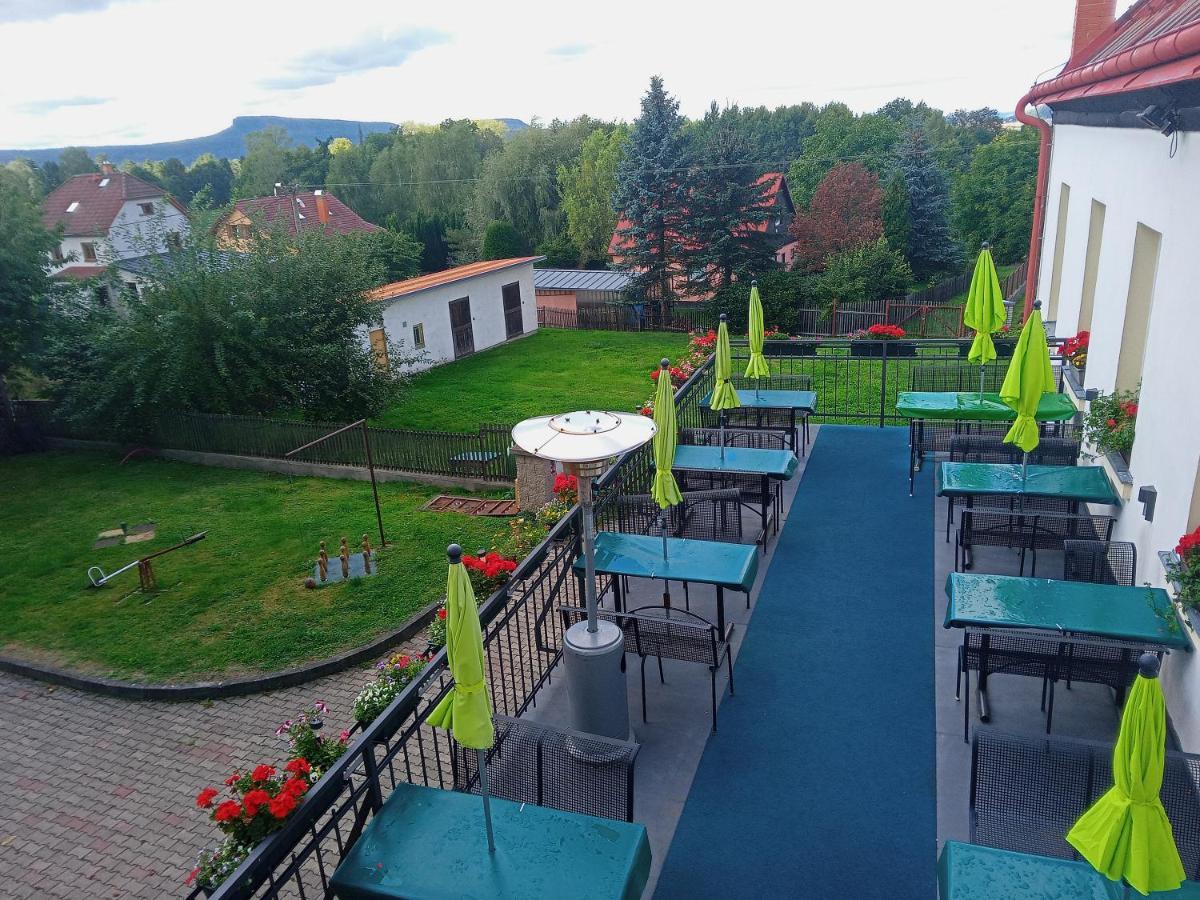 Hotel U Zeleného Stromu Hřensko Exterior foto
