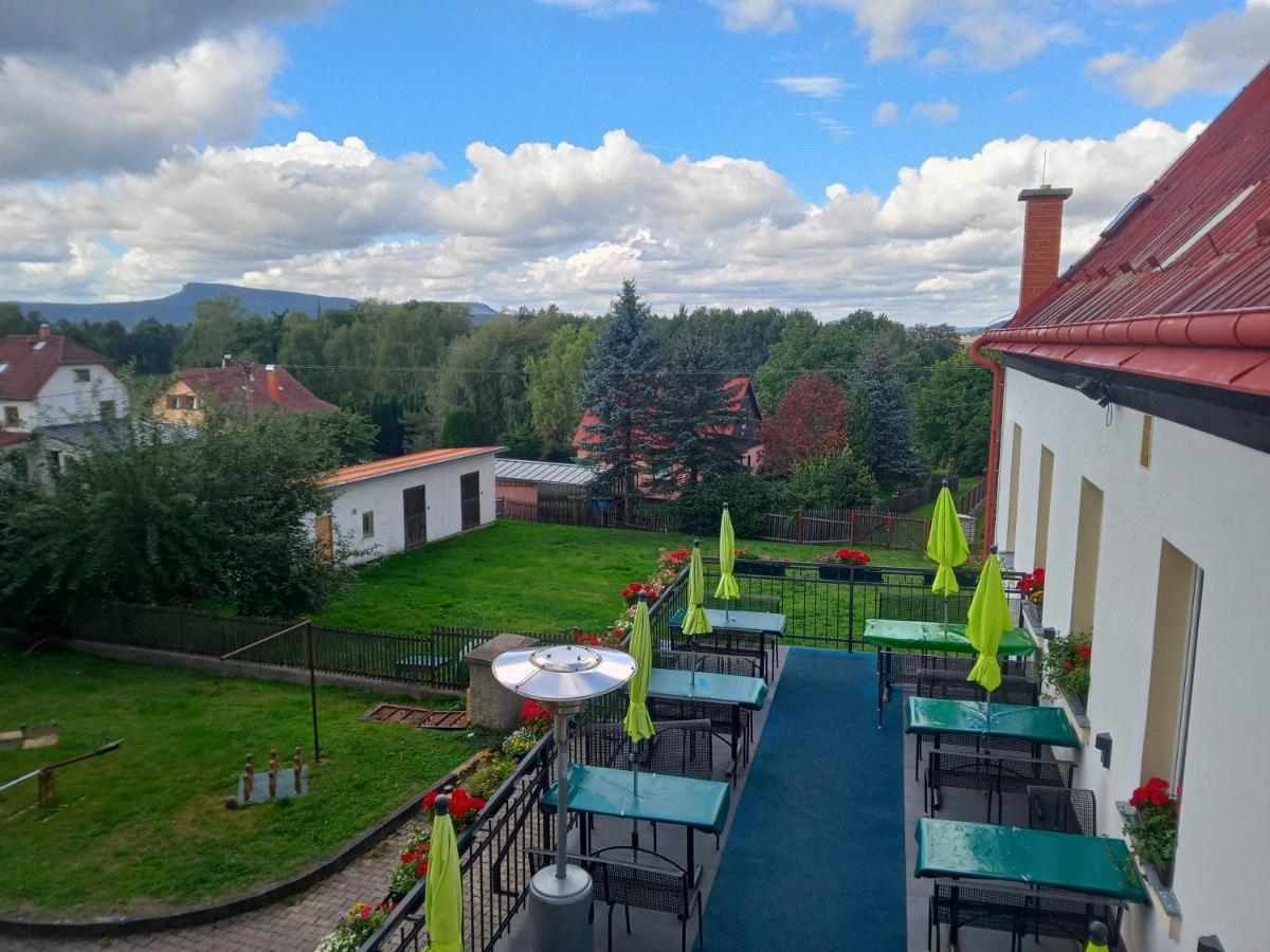 Hotel U Zeleného Stromu Hřensko Exterior foto