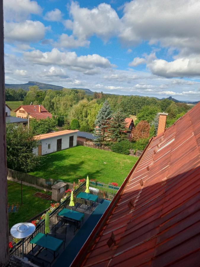 Hotel U Zeleného Stromu Hřensko Exterior foto