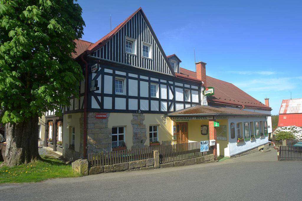 Hotel U Zeleného Stromu Hřensko Habitación foto